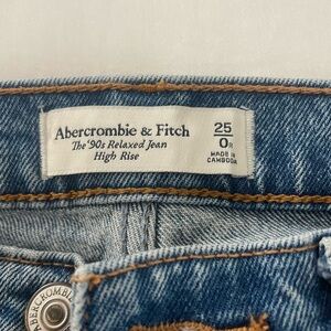 Abercrombie & Fitch High Rise 90s Relaxed Jeans